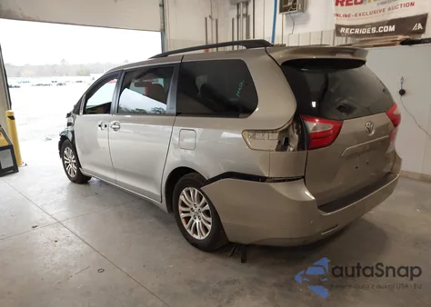 2017 Toyota Sienna Xle 8 Passenger z USA, uszkodzony, nr VIN 5TDYZ3DC6HS856295